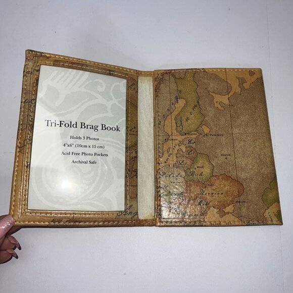 Trifold World Map Photo Album Passport Size 4x6” Wallet - Picture 2 of 4
